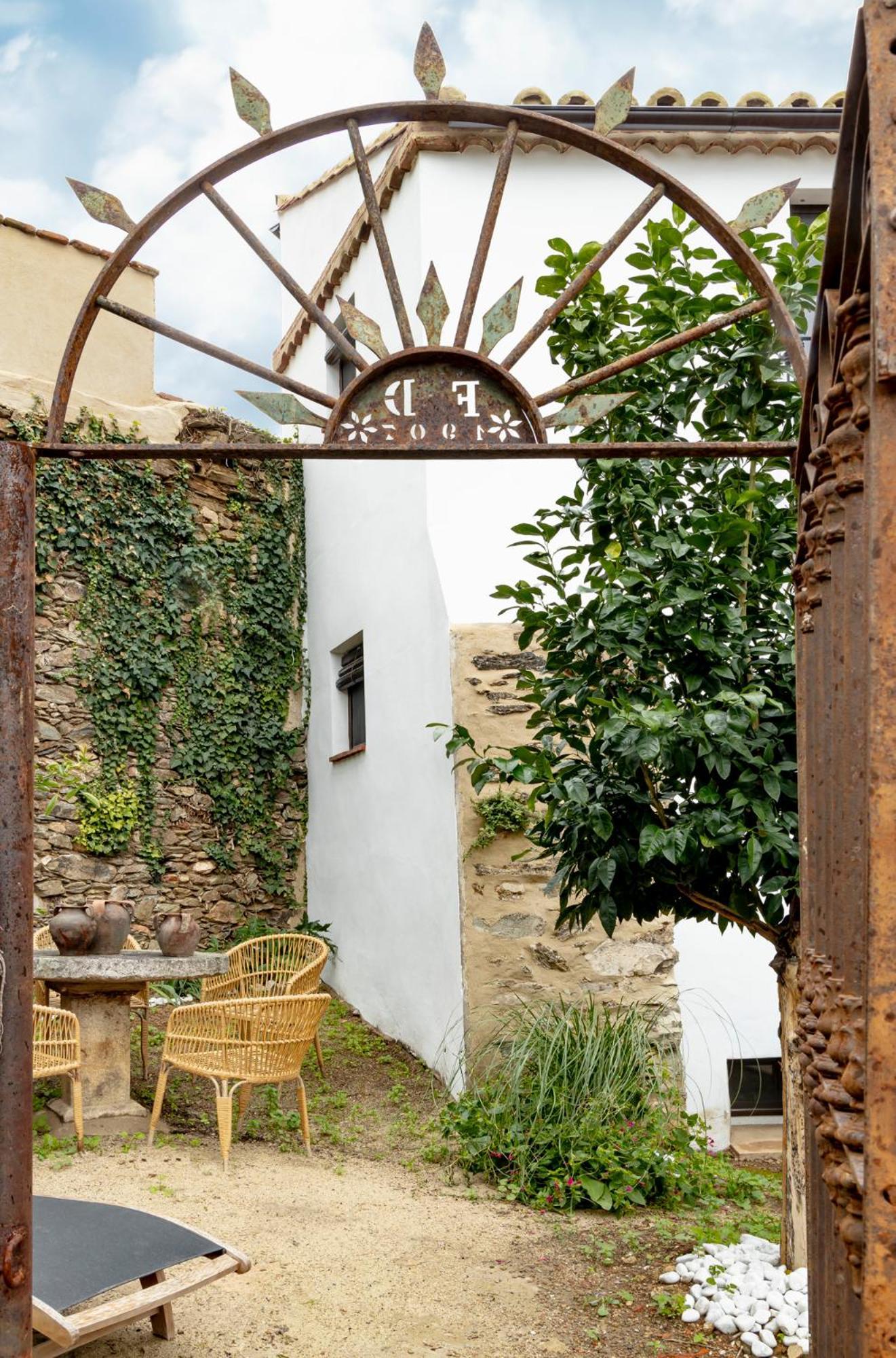 Apartamentos Turisticos El Patio Del Nogal Guadalupe  Extérieur photo