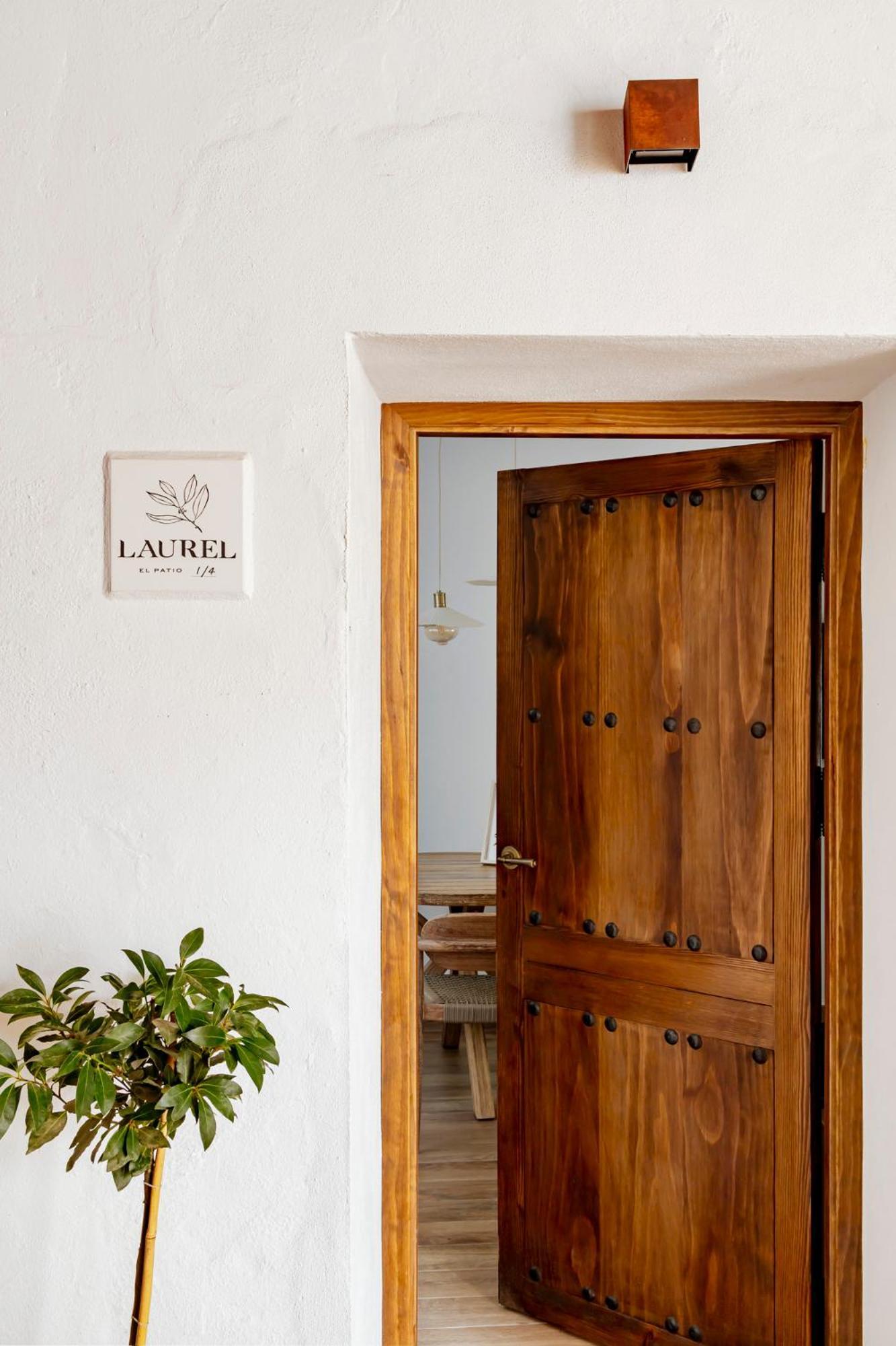 Apartamentos Turisticos El Patio Del Nogal Guadalupe  Extérieur photo