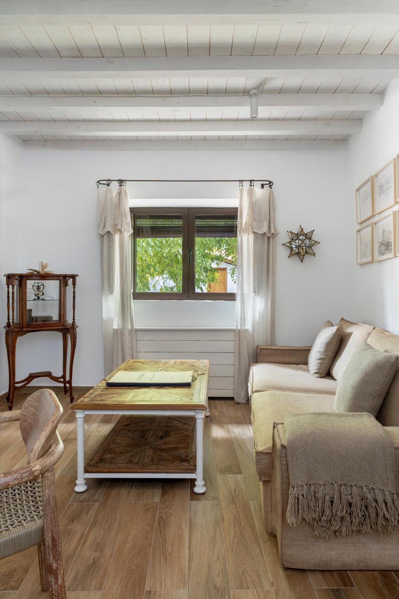 Apartamentos Turisticos El Patio Del Nogal Guadalupe  Extérieur photo